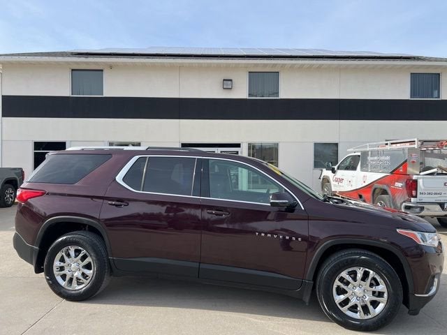 2018 Chevrolet Traverse LT Cloth in Black Currant Metallic — front three-quarter view