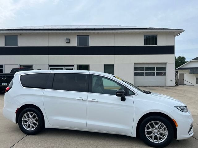 2026 Chrysler Pacifica Select in Bright Whi — front three-quarter view